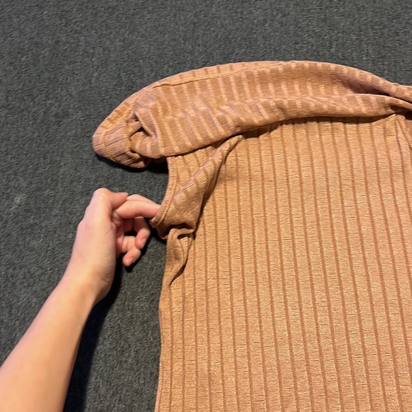 Off the shoulder tight tan top size medium - Picture 6 of 7